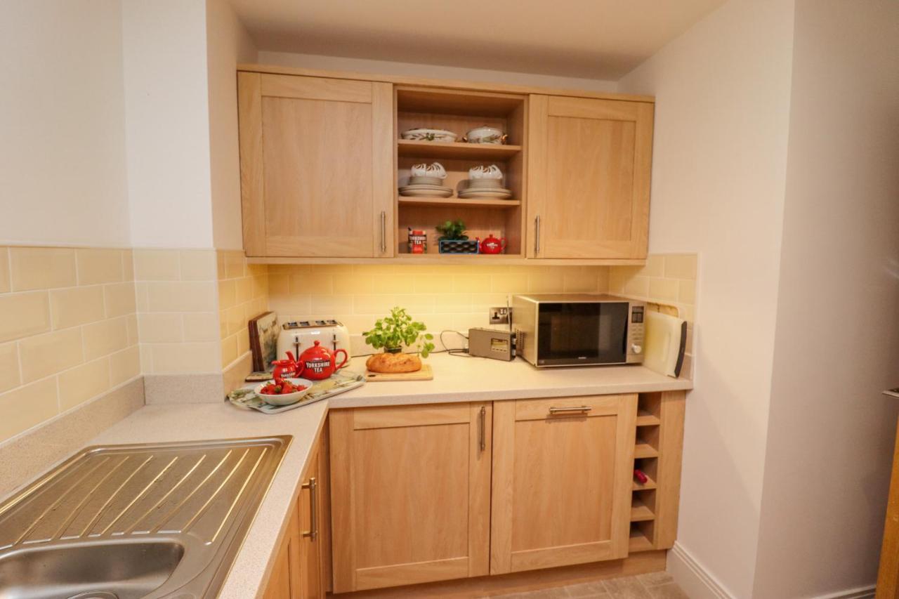 Above & Beyond Apartment Whitby Ngoại thất bức ảnh