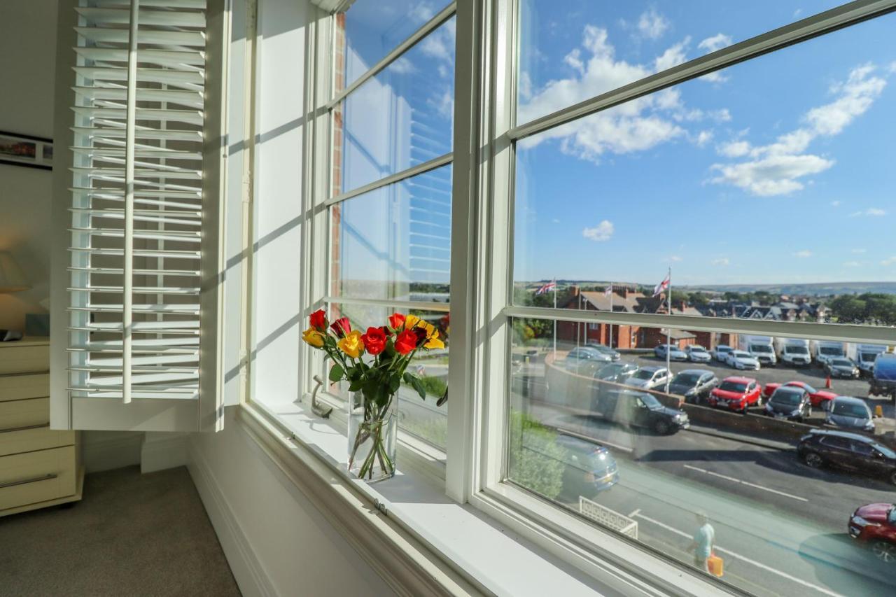Above & Beyond Apartment Whitby Ngoại thất bức ảnh