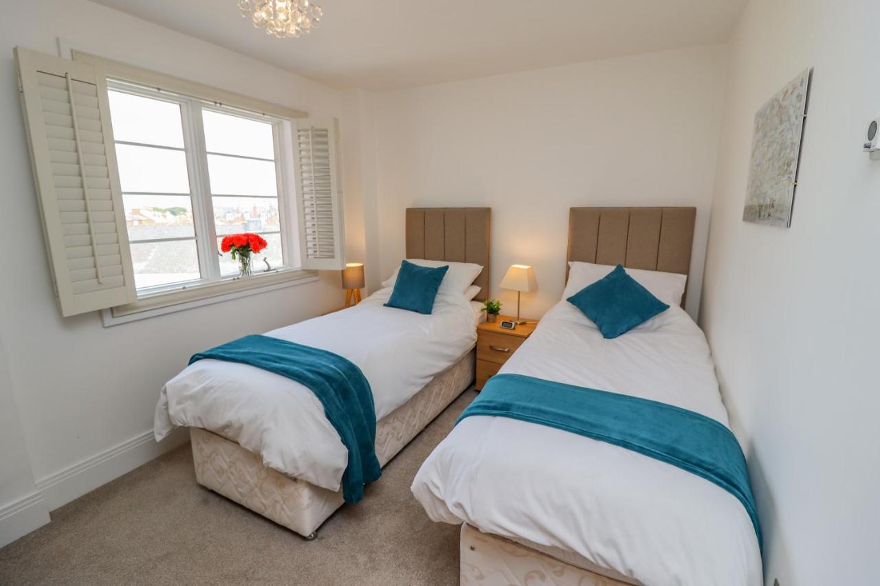 Above & Beyond Apartment Whitby Ngoại thất bức ảnh