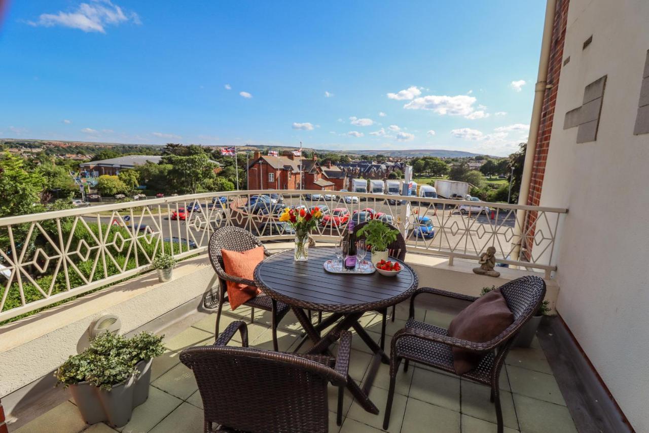 Above & Beyond Apartment Whitby Ngoại thất bức ảnh